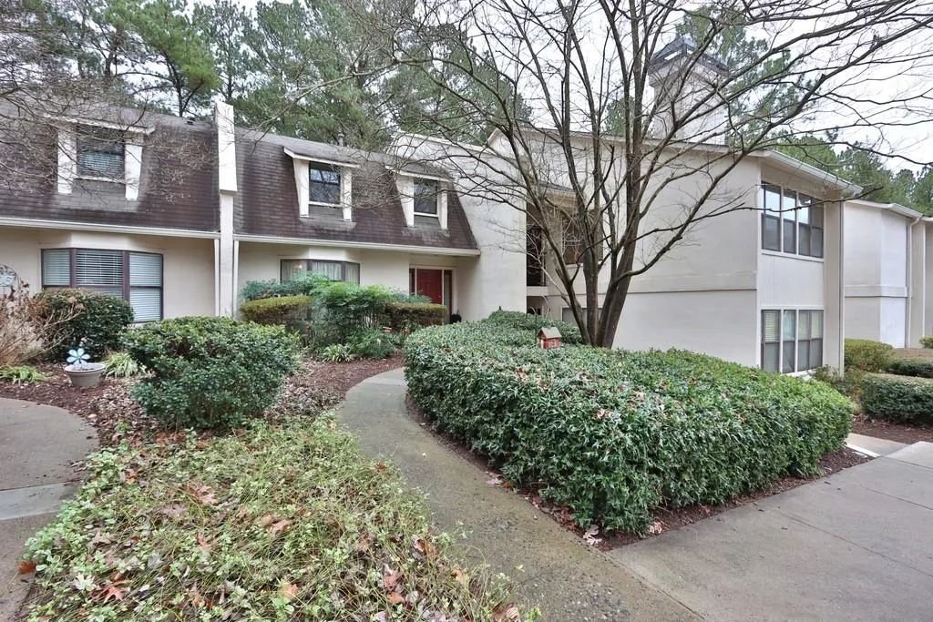 2410 Huntingdon Chase, Sandy Springs, Georgia 30350, 3 Bedrooms Bedrooms, ,2 BathroomsBathrooms,Residential,Sold,2410 Huntingdon Chase,6660829