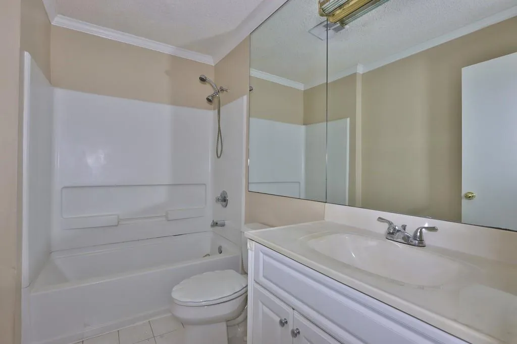 2410 Huntingdon Chase, Sandy Springs, Georgia 30350, 3 Bedrooms Bedrooms, ,2 BathroomsBathrooms,Residential,Sold,2410 Huntingdon Chase,6660829