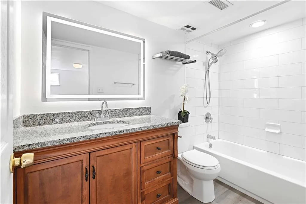 Bathroom with vanity and washtub / shower combination