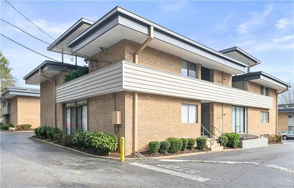 4300 Roswell Road Ne Unit 34, Atlanta, Georgia 30342, 2 Bedrooms Bedrooms, 0 ,2 BathroomsBathrooms,Residential,For Sale,4300 Roswell Road Ne Unit 34,7704728