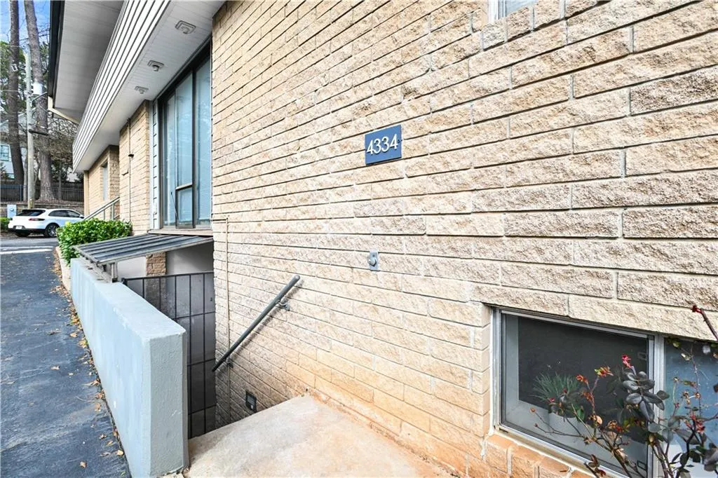 View of home's exterior