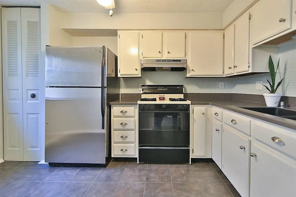 8877 Roberts Drive, Sandy Springs, Georgia 30350, 2 Bedrooms Bedrooms, ,2 BathroomsBathrooms,Residential,Sold,8877 Roberts Drive,6118608