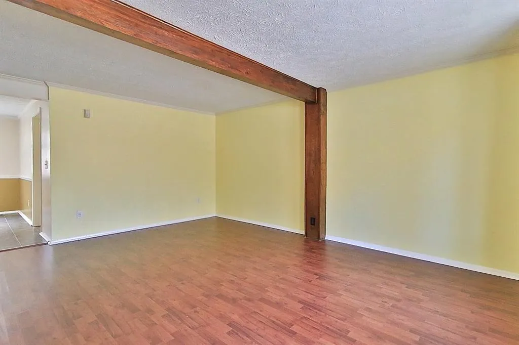 8877 Roberts Drive, Sandy Springs, Georgia 30350, 2 Bedrooms Bedrooms, ,2 BathroomsBathrooms,Residential,Sold,8877 Roberts Drive,6118608