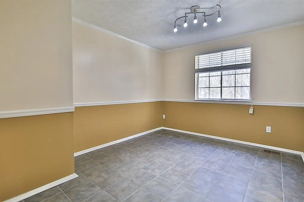 8877 Roberts Drive, Sandy Springs, Georgia 30350, 2 Bedrooms Bedrooms, ,2 BathroomsBathrooms,Residential,Sold,8877 Roberts Drive,6118608