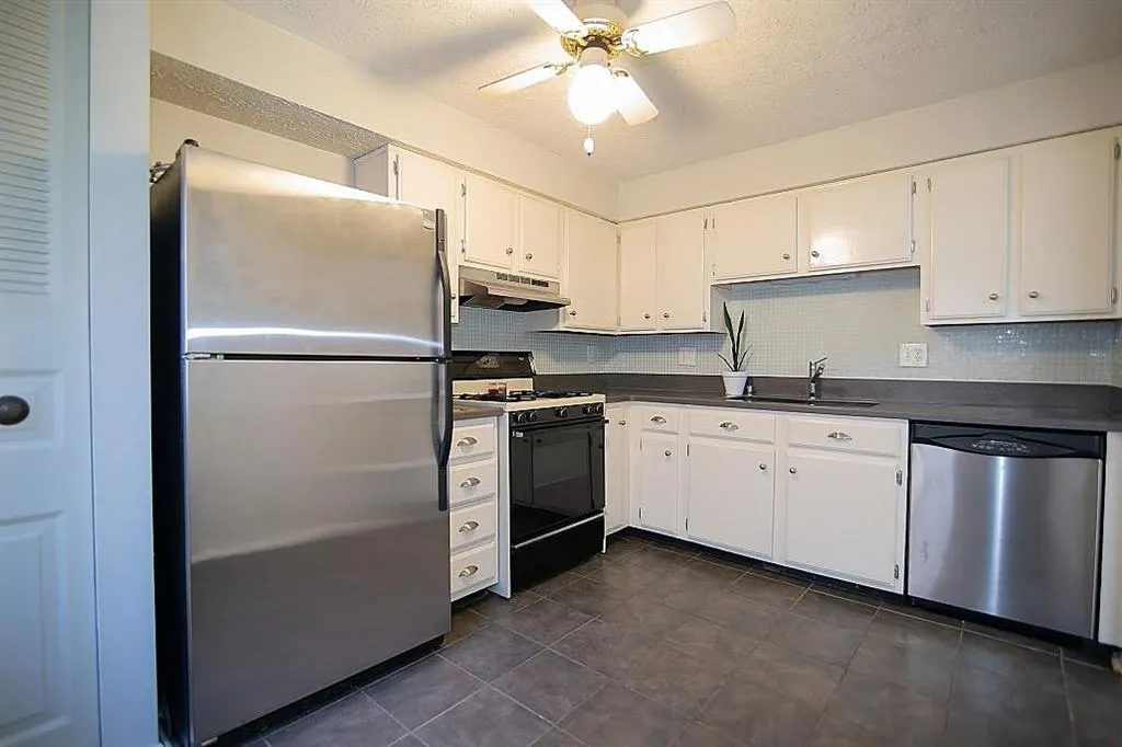 8877 Roberts Drive, Sandy Springs, Georgia 30350, 2 Bedrooms Bedrooms, ,2 BathroomsBathrooms,Residential,Sold,8877 Roberts Drive,6118608