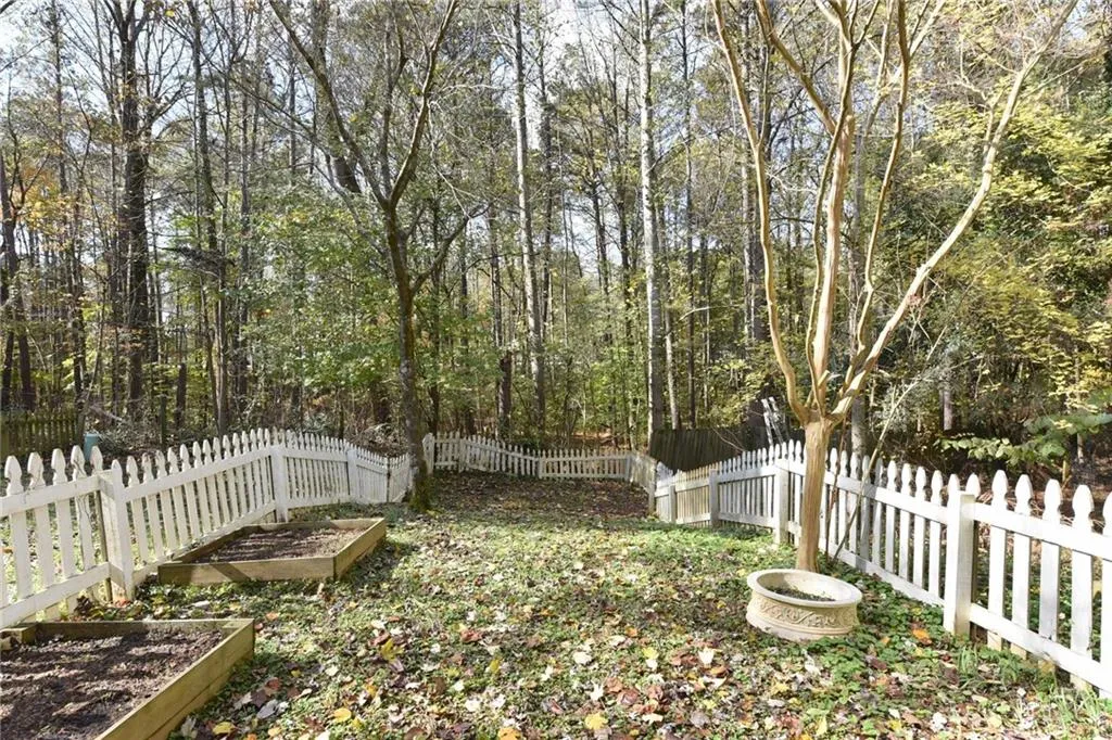 8877 Roberts Drive, Sandy Springs, Georgia 30350, 2 Bedrooms Bedrooms, ,2 BathroomsBathrooms,Residential,Sold,8877 Roberts Drive,6118608