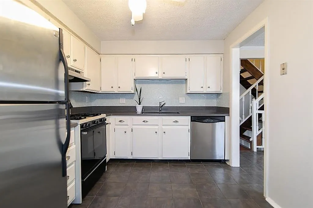 8877 Roberts Drive, Sandy Springs, Georgia 30350, 2 Bedrooms Bedrooms, ,2 BathroomsBathrooms,Residential,Sold,8877 Roberts Drive,6118608