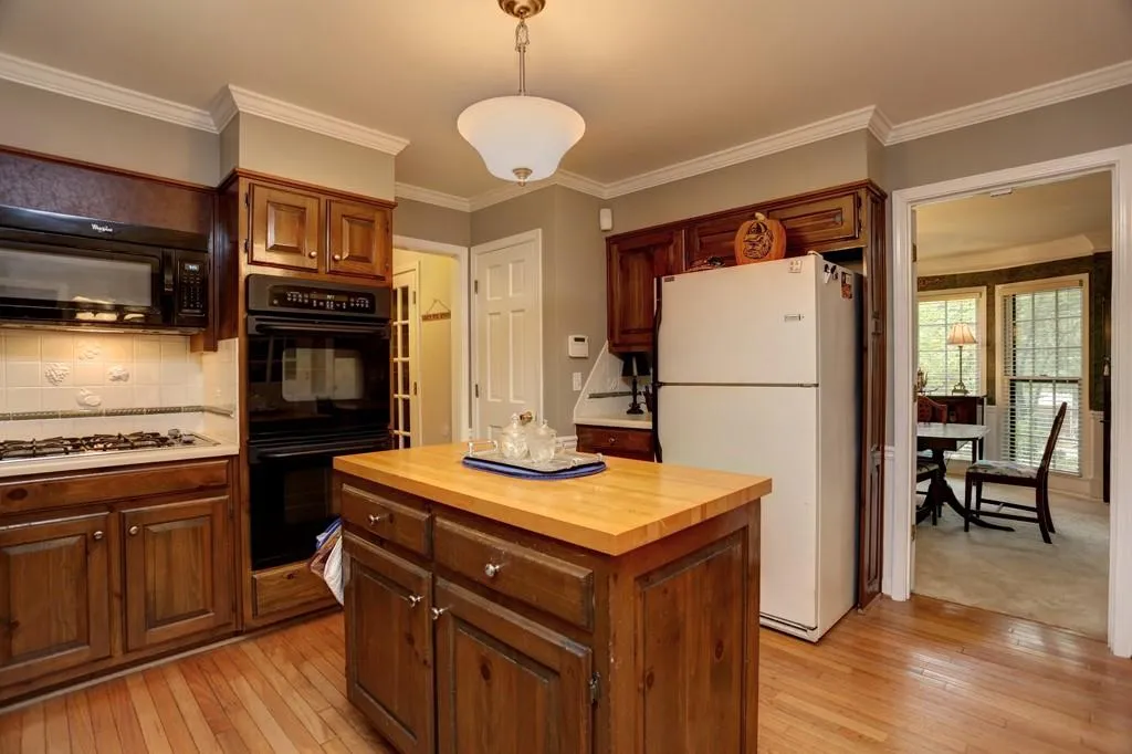 415 Spindle Court, Sandy Springs, Georgia 30350, 5 Bedrooms Bedrooms, ,4 BathroomsBathrooms,Residential,Sold,415 Spindle Court,6720320