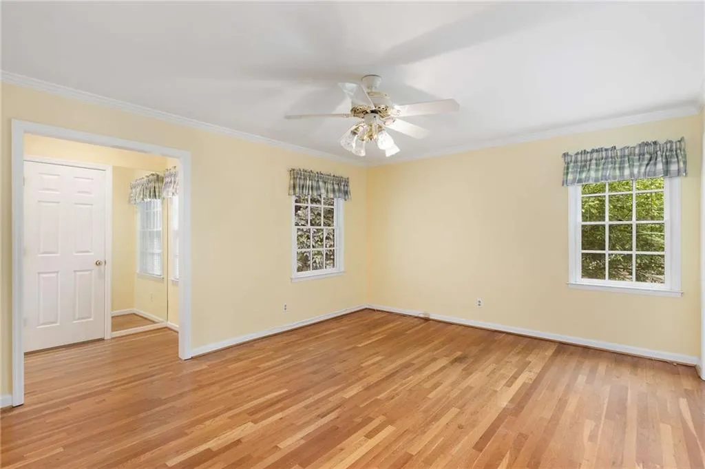 Part of the master suite.. great walk in!