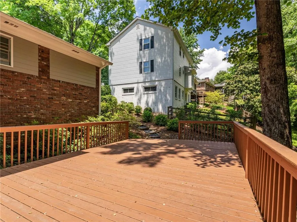 205 Abington Drive, Sandy Springs, Georgia 30328, 5 Bedrooms Bedrooms, ,4 BathroomsBathrooms,Residential,Sold,205 Abington Drive,7403292