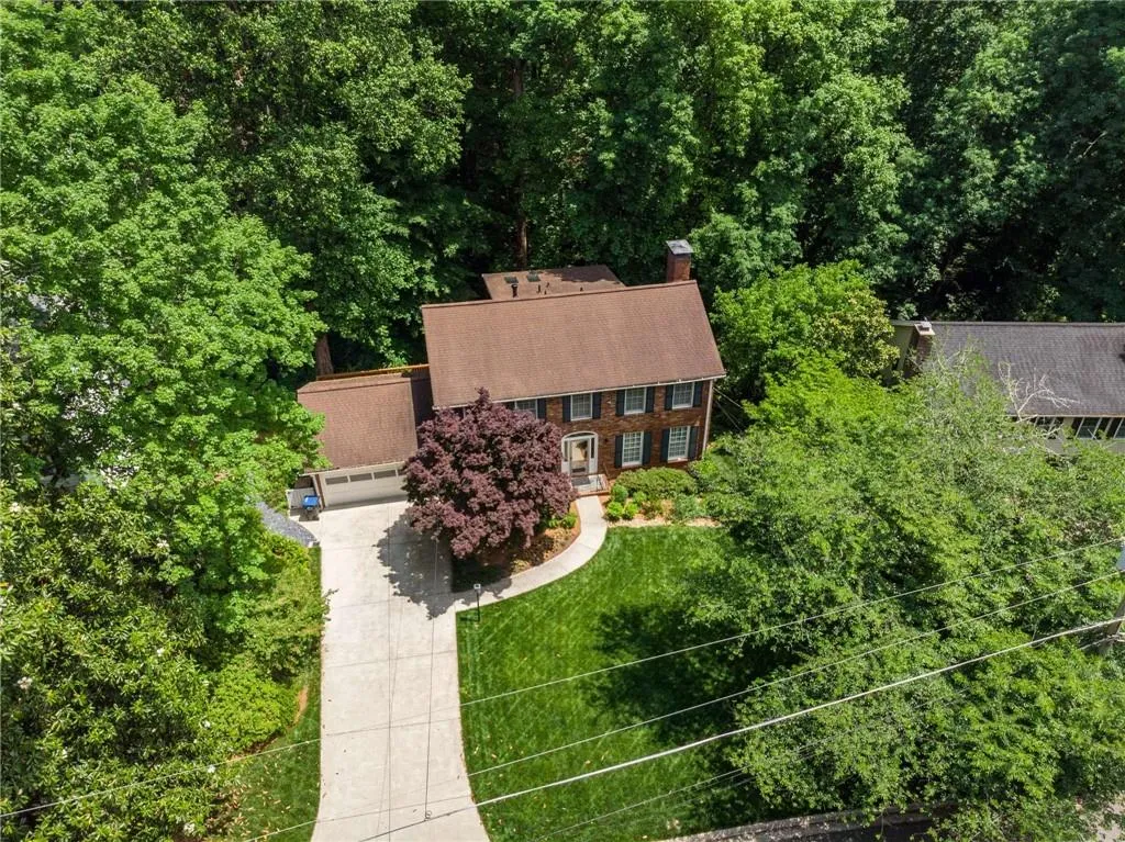 205 Abington Drive, Sandy Springs, Georgia 30328, 5 Bedrooms Bedrooms, ,4 BathroomsBathrooms,Residential,Sold,205 Abington Drive,7403292