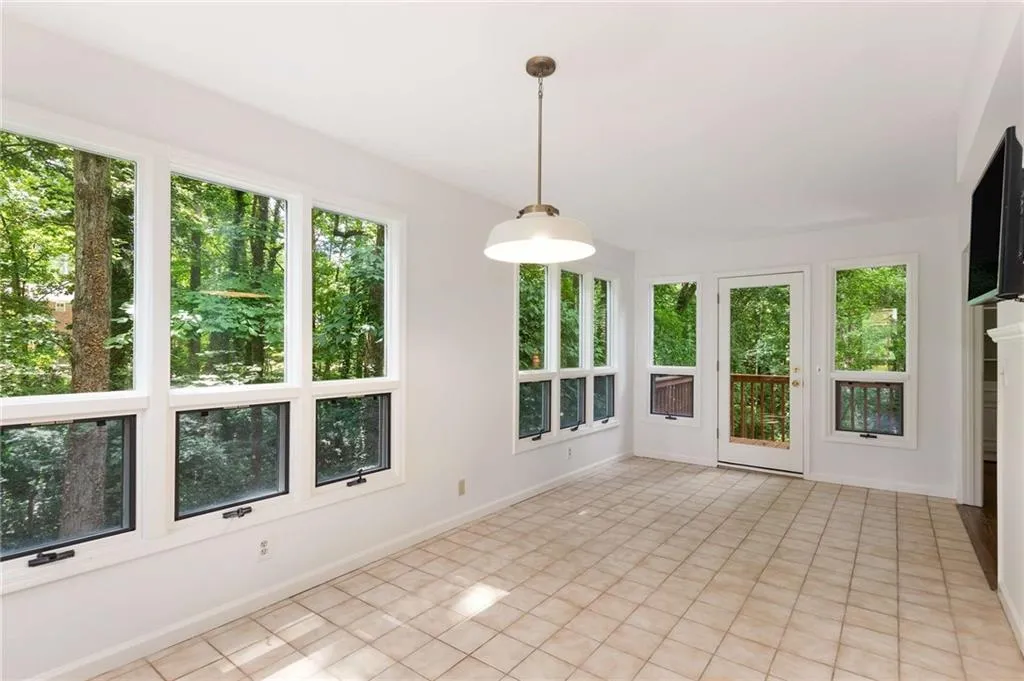 205 Abington Drive, Sandy Springs, Georgia 30328, 5 Bedrooms Bedrooms, ,4 BathroomsBathrooms,Residential,Sold,205 Abington Drive,7403292