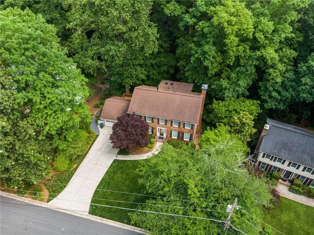 205 Abington Drive, Sandy Springs, Georgia 30328, 5 Bedrooms Bedrooms, ,4 BathroomsBathrooms,Residential,Sold,205 Abington Drive,7403292