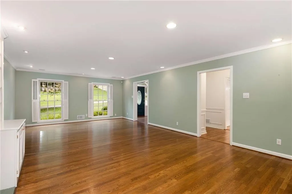 205 Abington Drive, Sandy Springs, Georgia 30328, 5 Bedrooms Bedrooms, ,4 BathroomsBathrooms,Residential,Sold,205 Abington Drive,7403292