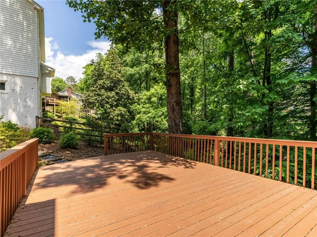 205 Abington Drive, Sandy Springs, Georgia 30328, 5 Bedrooms Bedrooms, ,4 BathroomsBathrooms,Residential,Sold,205 Abington Drive,7403292