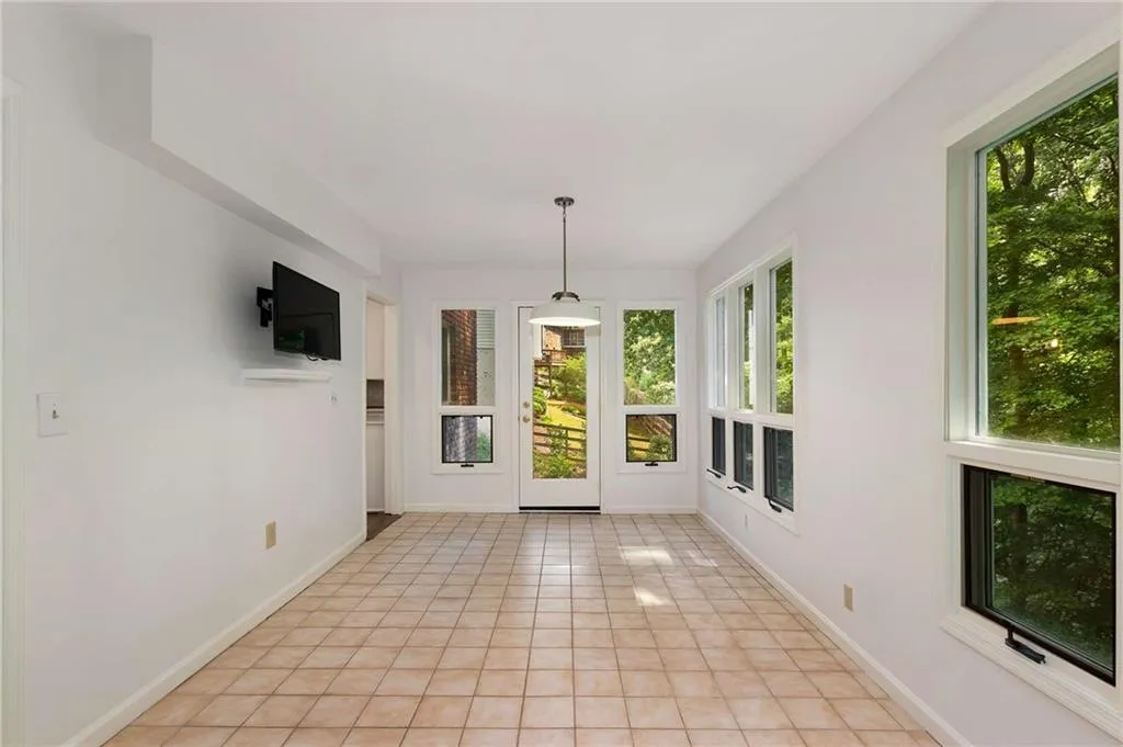 205 Abington Drive, Sandy Springs, Georgia 30328, 5 Bedrooms Bedrooms, ,4 BathroomsBathrooms,Residential,Sold,205 Abington Drive,7403292