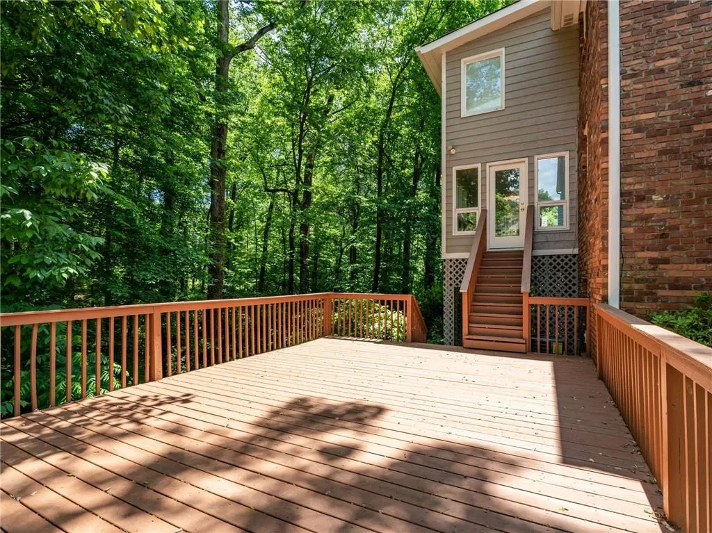 Large deck perfect for entertaining