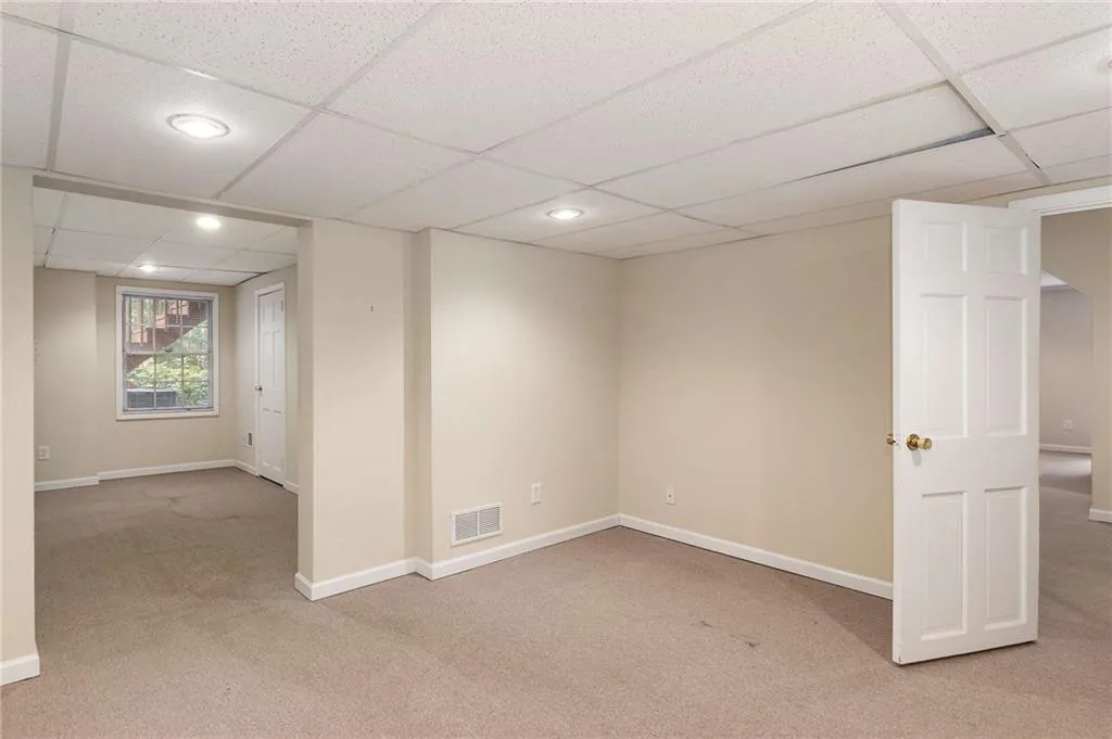 Look at this huge 5th bedroom!