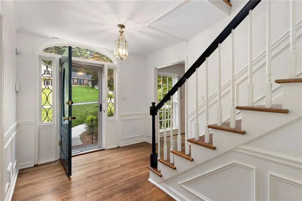 205 Abington Drive, Sandy Springs, Georgia 30328, 5 Bedrooms Bedrooms, ,4 BathroomsBathrooms,Residential,Sold,205 Abington Drive,7403292