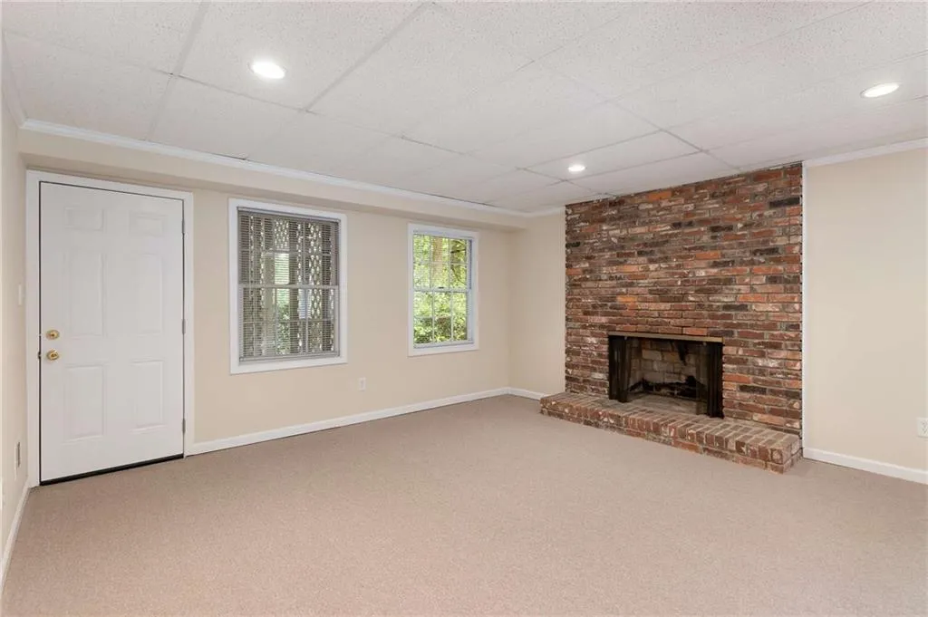 205 Abington Drive, Sandy Springs, Georgia 30328, 5 Bedrooms Bedrooms, ,4 BathroomsBathrooms,Residential,Sold,205 Abington Drive,7403292