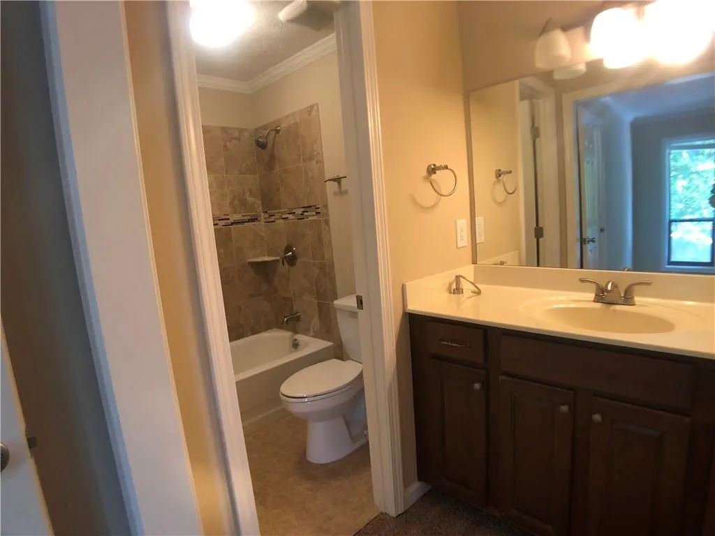 8740 Roswell Road Unit 8c, Atlanta, Georgia 30350, 3 Bedrooms Bedrooms, ,2 BathroomsBathrooms,Residential,Sold,8740 Roswell Road Unit 8c,6030712