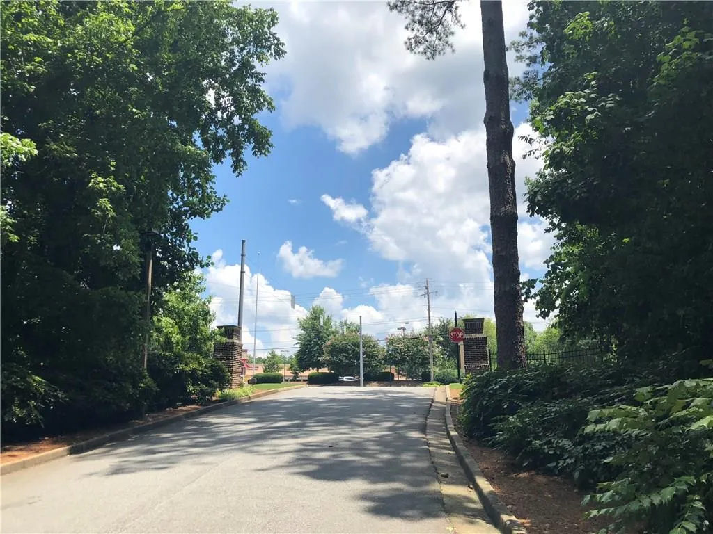 8740 Roswell Road Unit 8c, Atlanta, Georgia 30350, 3 Bedrooms Bedrooms, ,2 BathroomsBathrooms,Residential,Sold,8740 Roswell Road Unit 8c,6030712