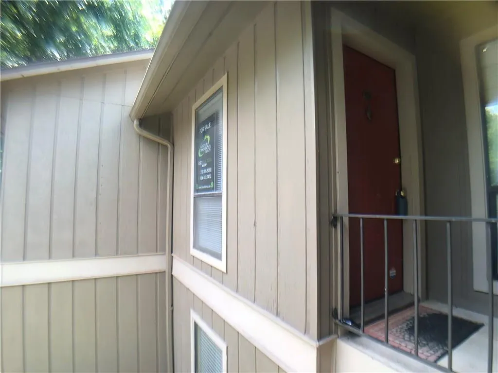 8740 Roswell Road Unit 8c, Atlanta, Georgia 30350, 3 Bedrooms Bedrooms, ,2 BathroomsBathrooms,Residential,Sold,8740 Roswell Road Unit 8c,6030712