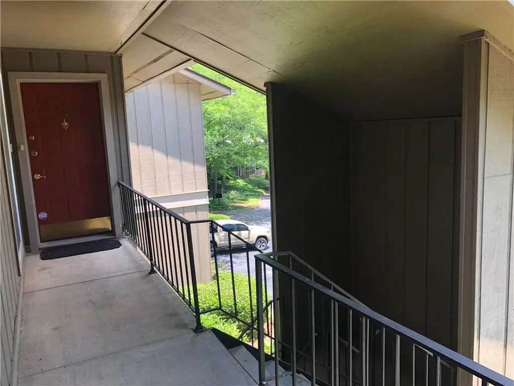 8740 Roswell Road Unit 8c, Atlanta, Georgia 30350, 3 Bedrooms Bedrooms, ,2 BathroomsBathrooms,Residential,Sold,8740 Roswell Road Unit 8c,6030712