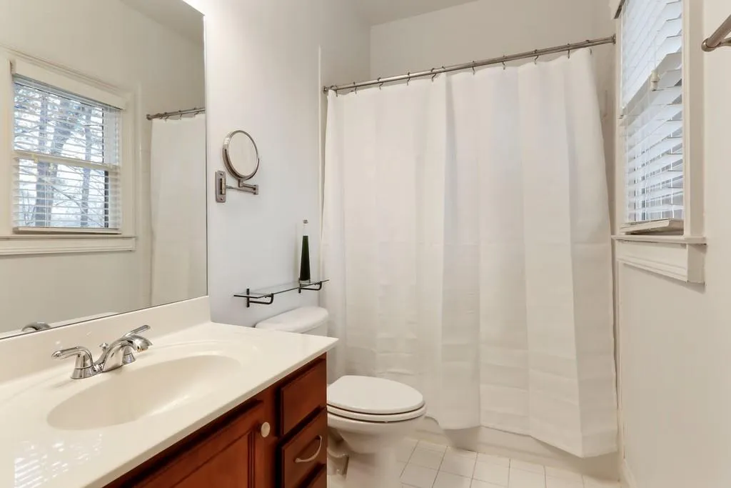 1050 Manorwood Court Ne, Sandy Springs, Georgia 30328, 4 Bedrooms Bedrooms, ,4 BathroomsBathrooms,Residential,Sold,1050 Manorwood Court Ne,6672566