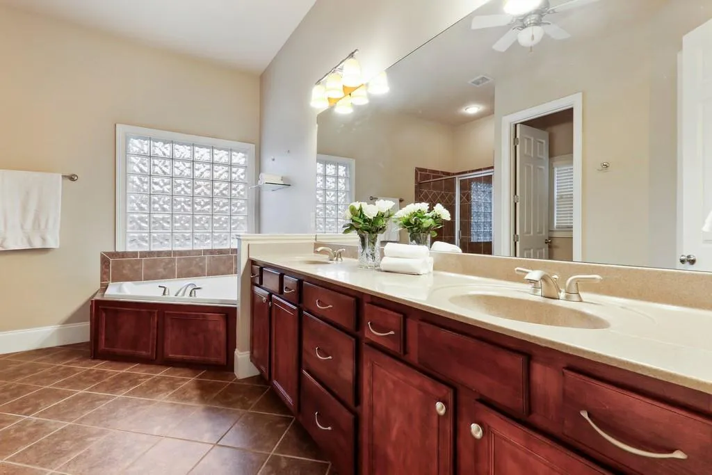 1050 Manorwood Court Ne, Sandy Springs, Georgia 30328, 4 Bedrooms Bedrooms, ,4 BathroomsBathrooms,Residential,Sold,1050 Manorwood Court Ne,6672566