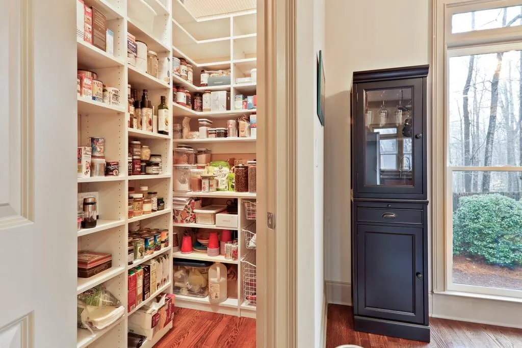 1050 Manorwood Court Ne, Sandy Springs, Georgia 30328, 4 Bedrooms Bedrooms, ,4 BathroomsBathrooms,Residential,Sold,1050 Manorwood Court Ne,6672566