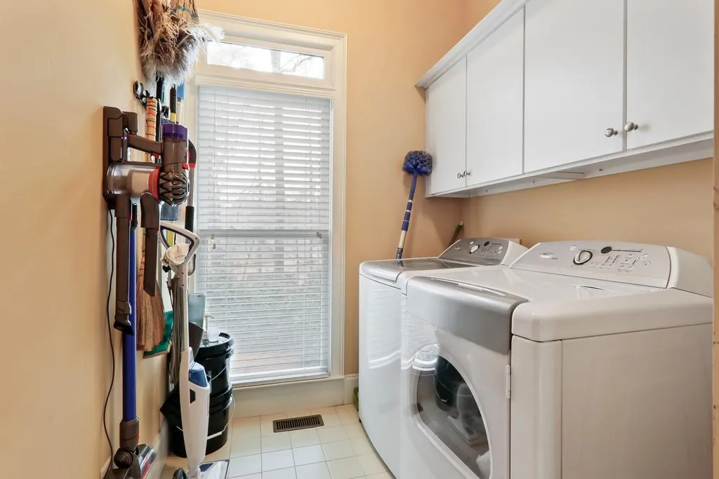 1050 Manorwood Court Ne, Sandy Springs, Georgia 30328, 4 Bedrooms Bedrooms, ,4 BathroomsBathrooms,Residential,Sold,1050 Manorwood Court Ne,6672566