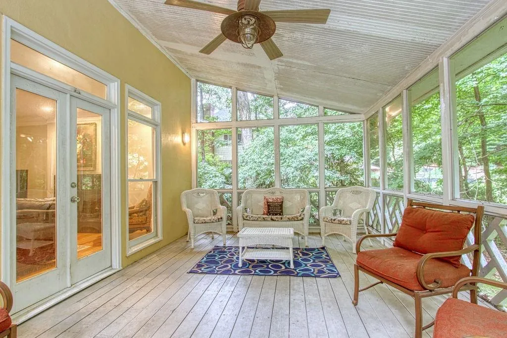 5045 Magnolia Bluff Drive, Sandy Springs, Georgia 30350, 5 Bedrooms Bedrooms, ,4 BathroomsBathrooms,Residential,Sold,5045 Magnolia Bluff Drive,6937345