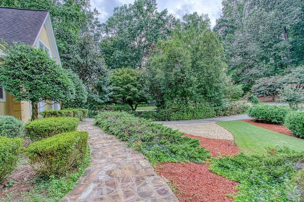 5045 Magnolia Bluff Drive, Sandy Springs, Georgia 30350, 5 Bedrooms Bedrooms, ,4 BathroomsBathrooms,Residential,Sold,5045 Magnolia Bluff Drive,6937345