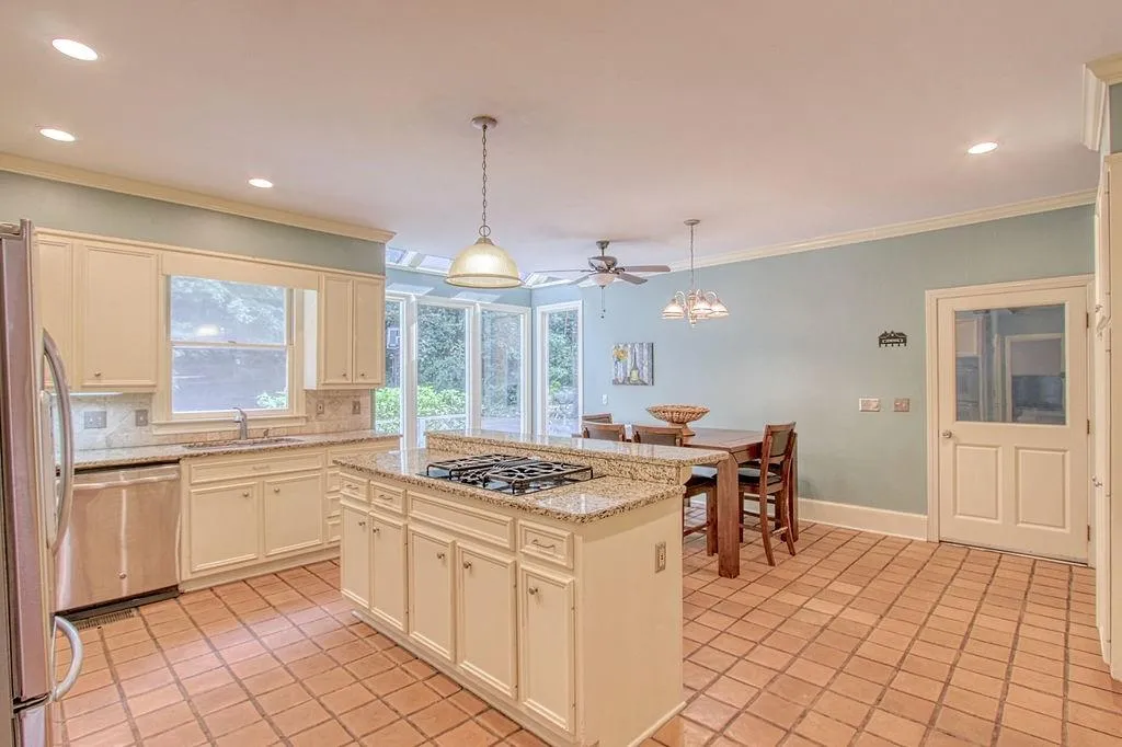 5045 Magnolia Bluff Drive, Sandy Springs, Georgia 30350, 5 Bedrooms Bedrooms, ,4 BathroomsBathrooms,Residential,Sold,5045 Magnolia Bluff Drive,6937345