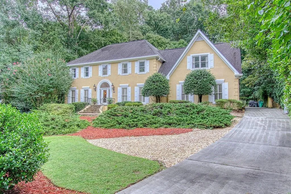 5045 Magnolia Bluff Drive, Sandy Springs, Georgia 30350, 5 Bedrooms Bedrooms, ,4 BathroomsBathrooms,Residential,Sold,5045 Magnolia Bluff Drive,6937345
