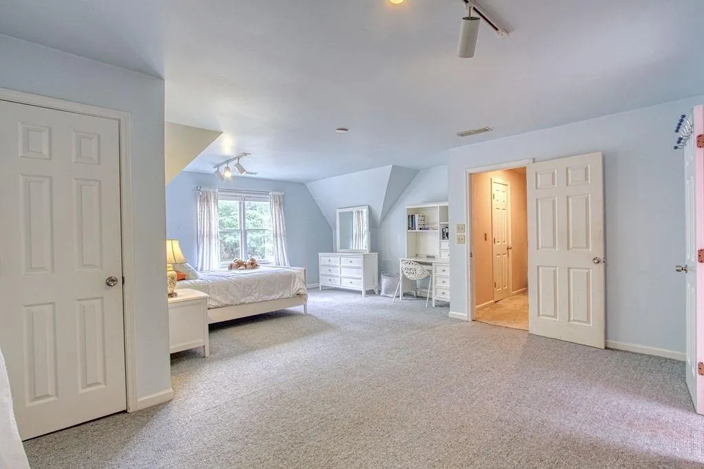 5045 Magnolia Bluff Drive, Sandy Springs, Georgia 30350, 5 Bedrooms Bedrooms, ,4 BathroomsBathrooms,Residential,Sold,5045 Magnolia Bluff Drive,6937345