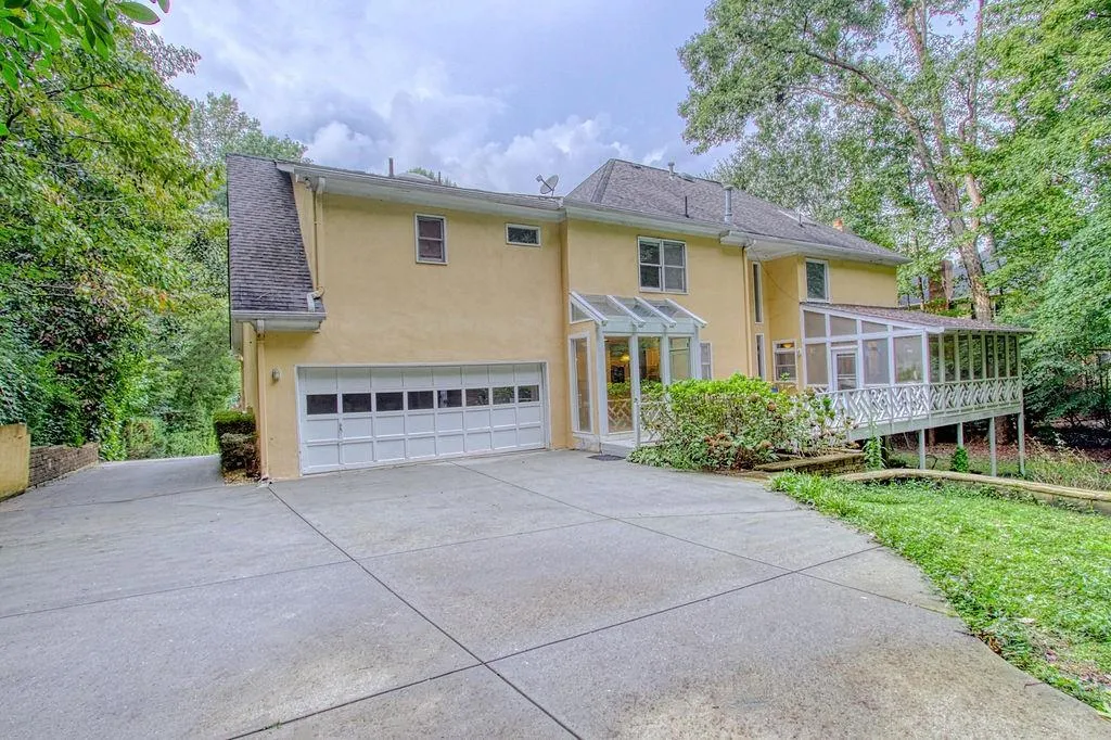 5045 Magnolia Bluff Drive, Sandy Springs, Georgia 30350, 5 Bedrooms Bedrooms, ,4 BathroomsBathrooms,Residential,Sold,5045 Magnolia Bluff Drive,6937345