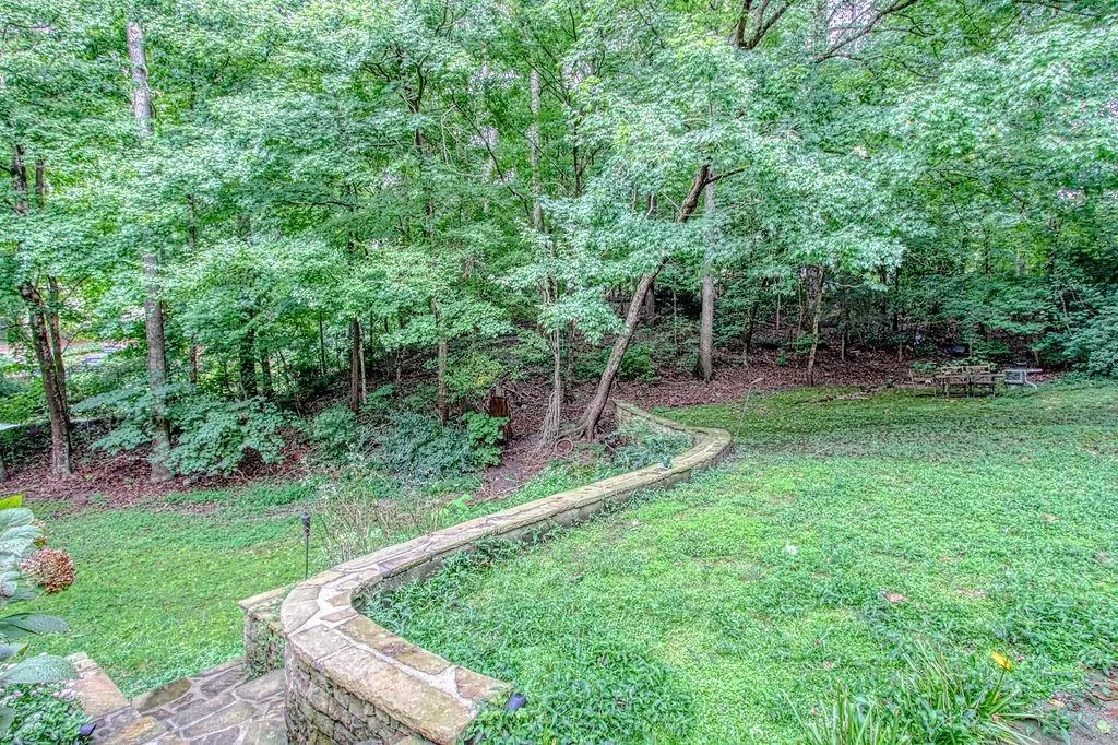 5045 Magnolia Bluff Drive, Sandy Springs, Georgia 30350, 5 Bedrooms Bedrooms, ,4 BathroomsBathrooms,Residential,Sold,5045 Magnolia Bluff Drive,6937345