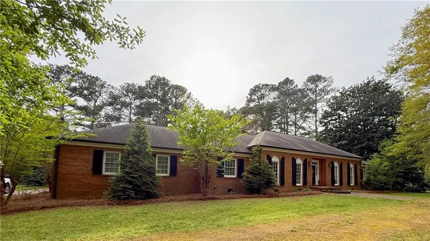 Ranch-style house with brick siding, a front yard, and crawl space