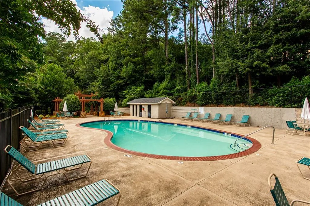 6940 Roswell Road Unit 10b, Atlanta, Georgia 30328, 2 Bedrooms Bedrooms, ,1 BathroomBathrooms,Residential,Sold,6940 Roswell Road Unit 10b,6598761