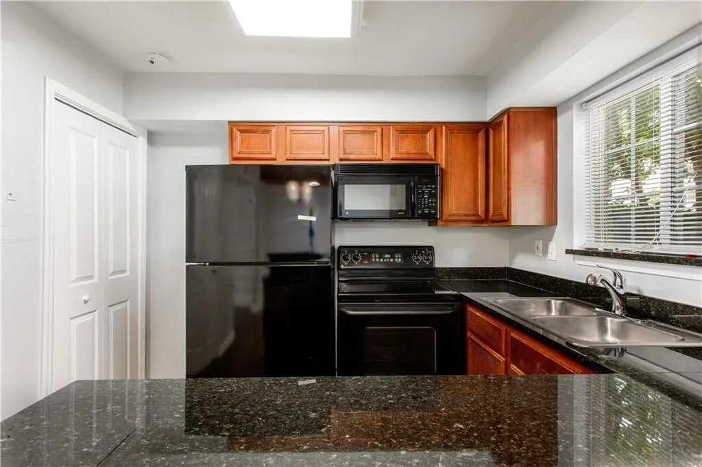 6940 Roswell Road Unit 10b, Atlanta, Georgia 30328, 2 Bedrooms Bedrooms, ,1 BathroomBathrooms,Residential,Sold,6940 Roswell Road Unit 10b,6598761