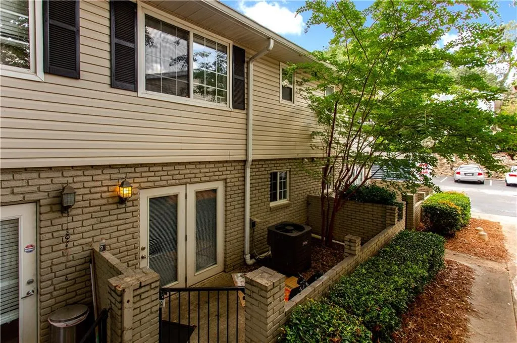 6940 Roswell Road Unit 10b, Atlanta, Georgia 30328, 2 Bedrooms Bedrooms, ,1 BathroomBathrooms,Residential,Sold,6940 Roswell Road Unit 10b,6598761