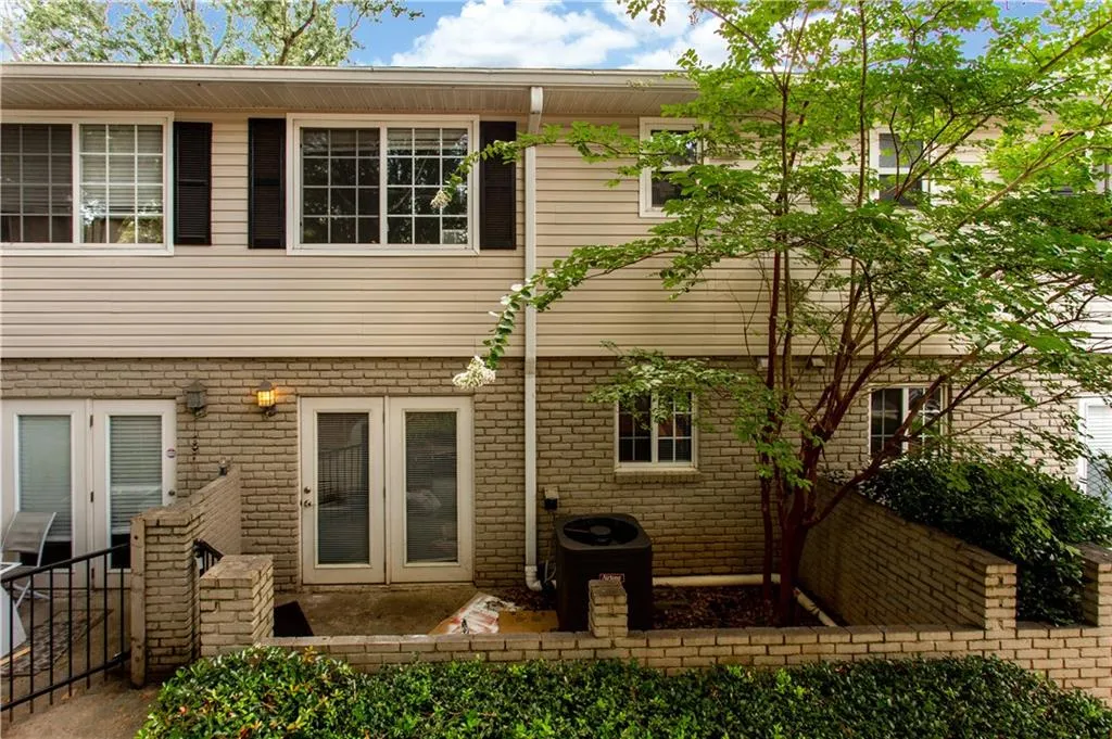 6940 Roswell Road Unit 10b, Atlanta, Georgia 30328, 2 Bedrooms Bedrooms, ,1 BathroomBathrooms,Residential,Sold,6940 Roswell Road Unit 10b,6598761