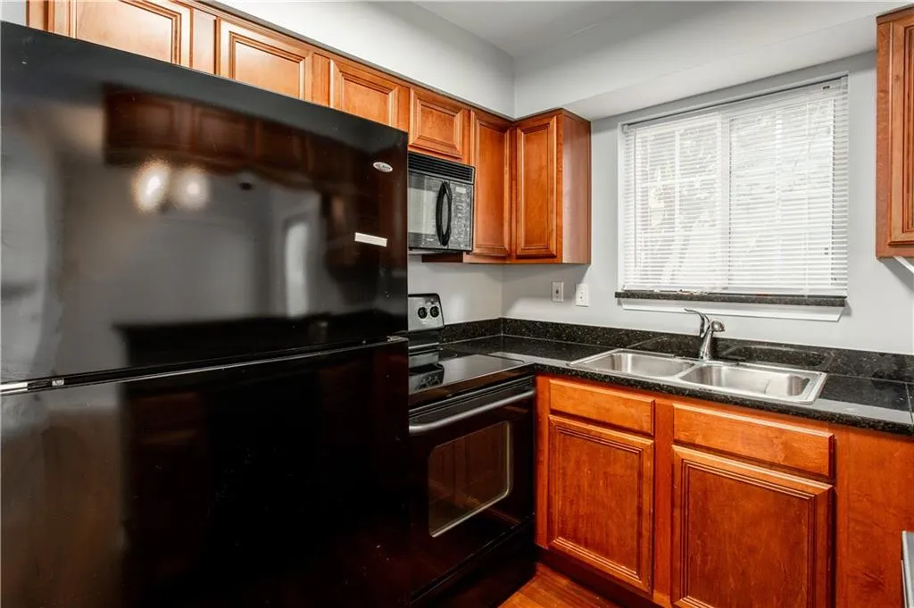 6940 Roswell Road Unit 10b, Atlanta, Georgia 30328, 2 Bedrooms Bedrooms, ,1 BathroomBathrooms,Residential,Sold,6940 Roswell Road Unit 10b,6598761