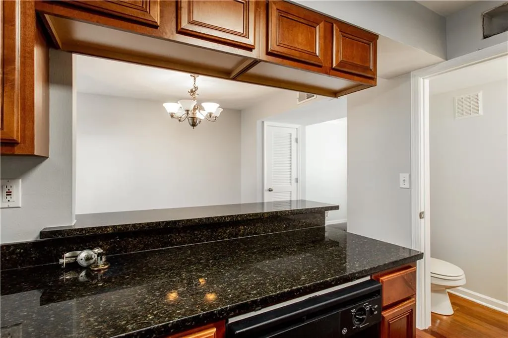 6940 Roswell Road Unit 10b, Atlanta, Georgia 30328, 2 Bedrooms Bedrooms, ,1 BathroomBathrooms,Residential,Sold,6940 Roswell Road Unit 10b,6598761