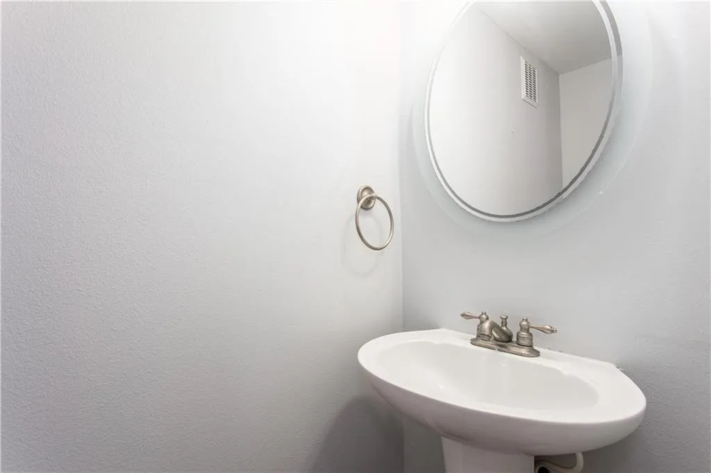 6940 Roswell Road Unit 10b, Atlanta, Georgia 30328, 2 Bedrooms Bedrooms, ,1 BathroomBathrooms,Residential,Sold,6940 Roswell Road Unit 10b,6598761