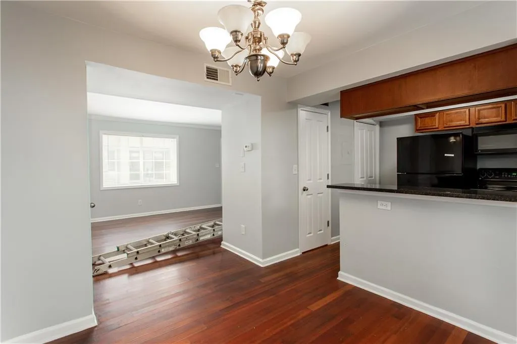 6940 Roswell Road Unit 10b, Atlanta, Georgia 30328, 2 Bedrooms Bedrooms, ,1 BathroomBathrooms,Residential,Sold,6940 Roswell Road Unit 10b,6598761