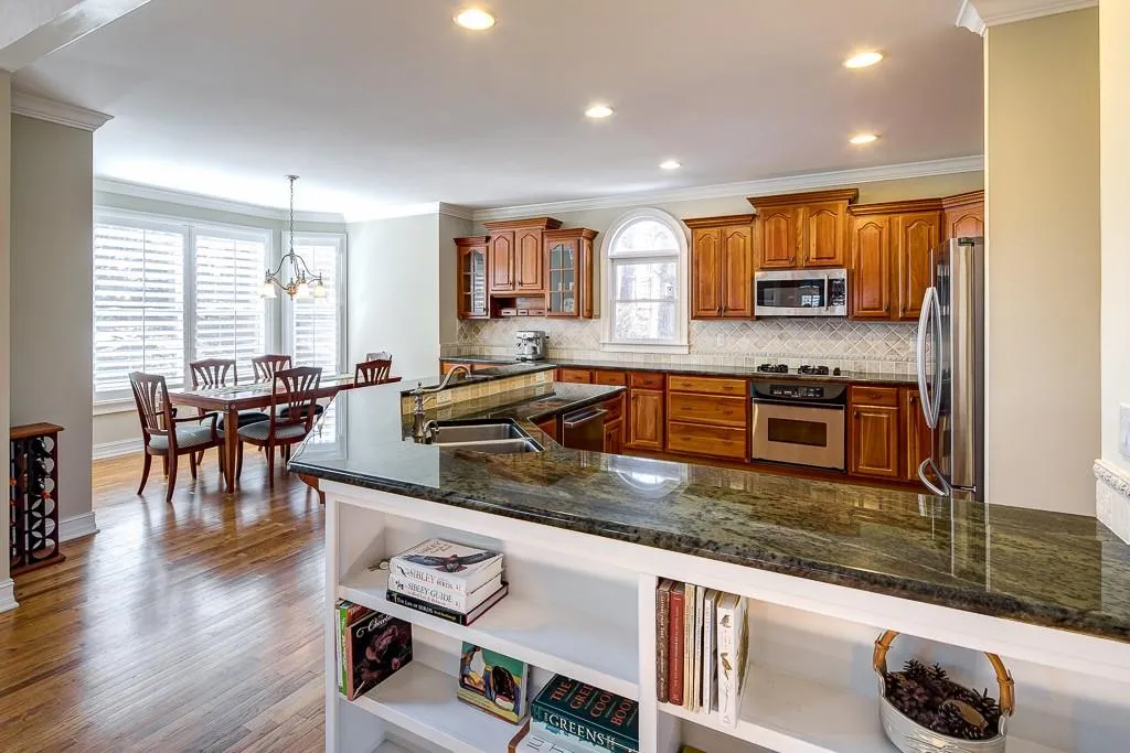 5075 Magnolia Bluff Drive, Sandy Springs, Georgia 30350, 5 Bedrooms Bedrooms, ,4 BathroomsBathrooms,Residential,Sold,5075 Magnolia Bluff Drive,5808295