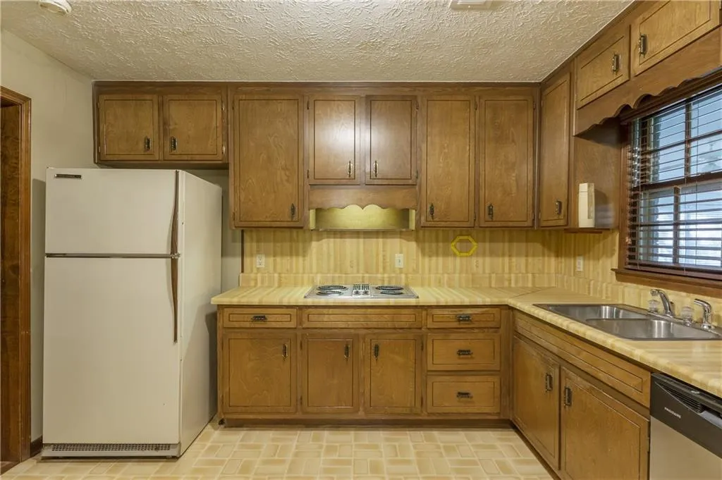 9300 Roberts Drive, Sandy Springs, Georgia 30350, 5 Bedrooms Bedrooms, ,5 BathroomsBathrooms,Residential,Sold,9300 Roberts Drive,5692903